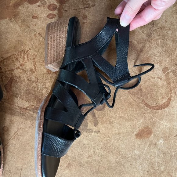 Black leather lace-up gladiator-style sandals size 7 - Picture 5 of 7